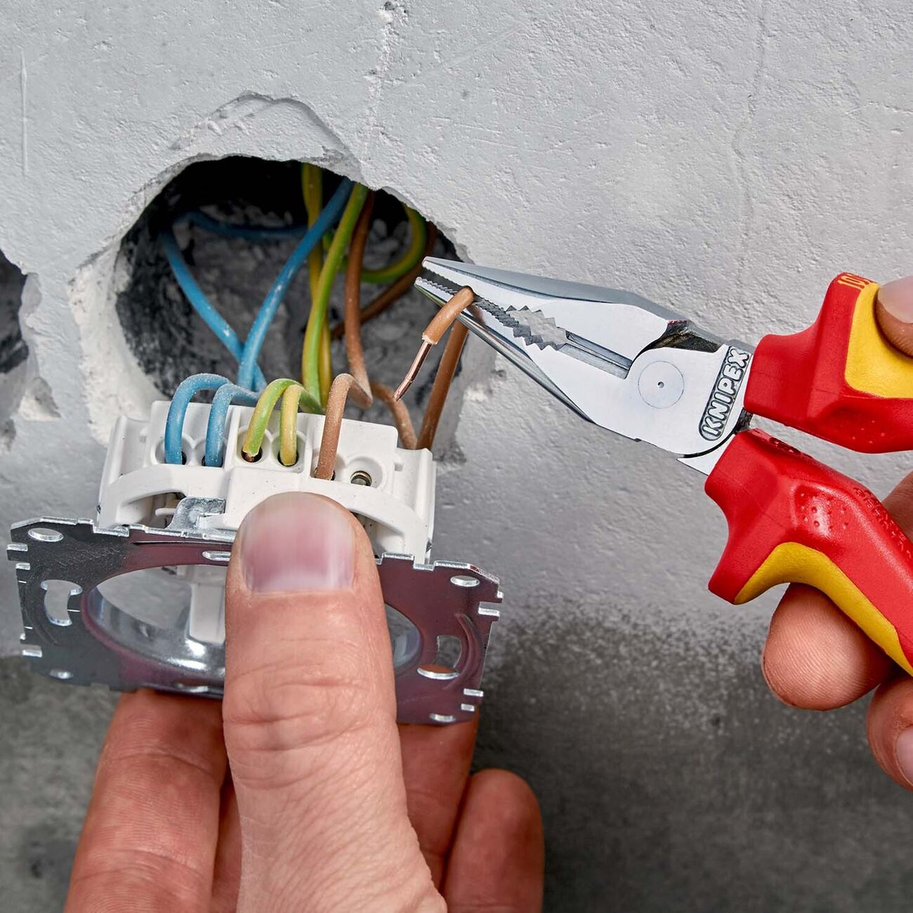 Installation Prise Electrique Img4 - Electricien - Mises Aux Normes Prises Electrique