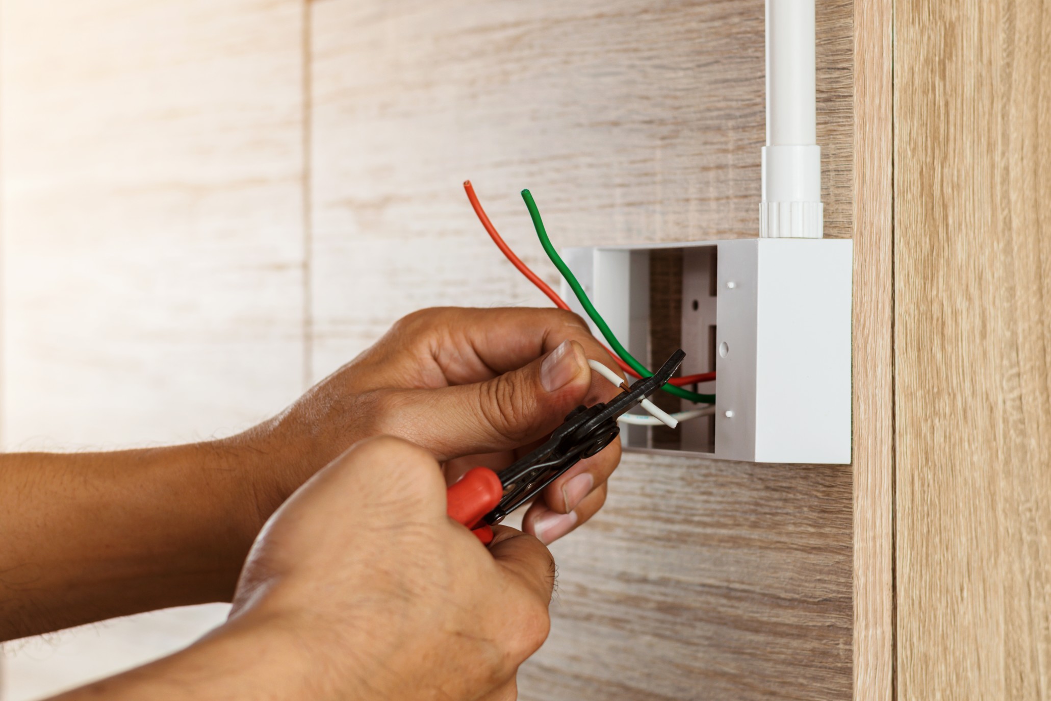 Mises aux normes prises électrique 75007