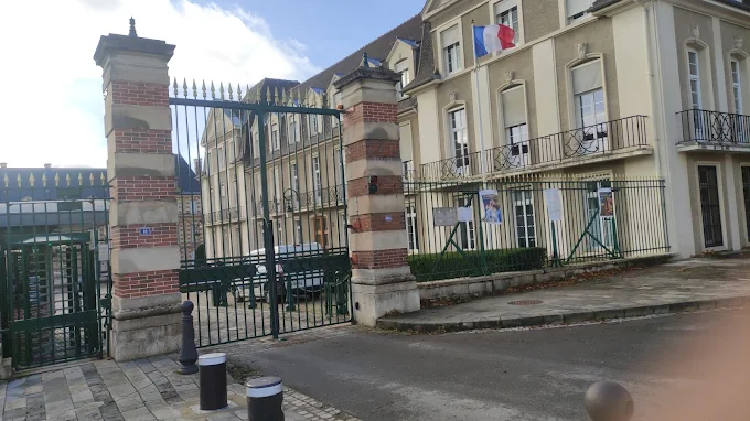 Préfecture De Seine Et Marne (Melun) 77 - Vitrier - Vitrage Feuillete